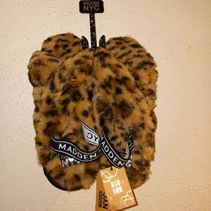 🤩Brand new🤩 NYC Madden furry sandles/slippers